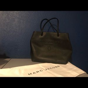 Marc Jacobs LOGO SHOPPER EAST-WEST TOTE BAG